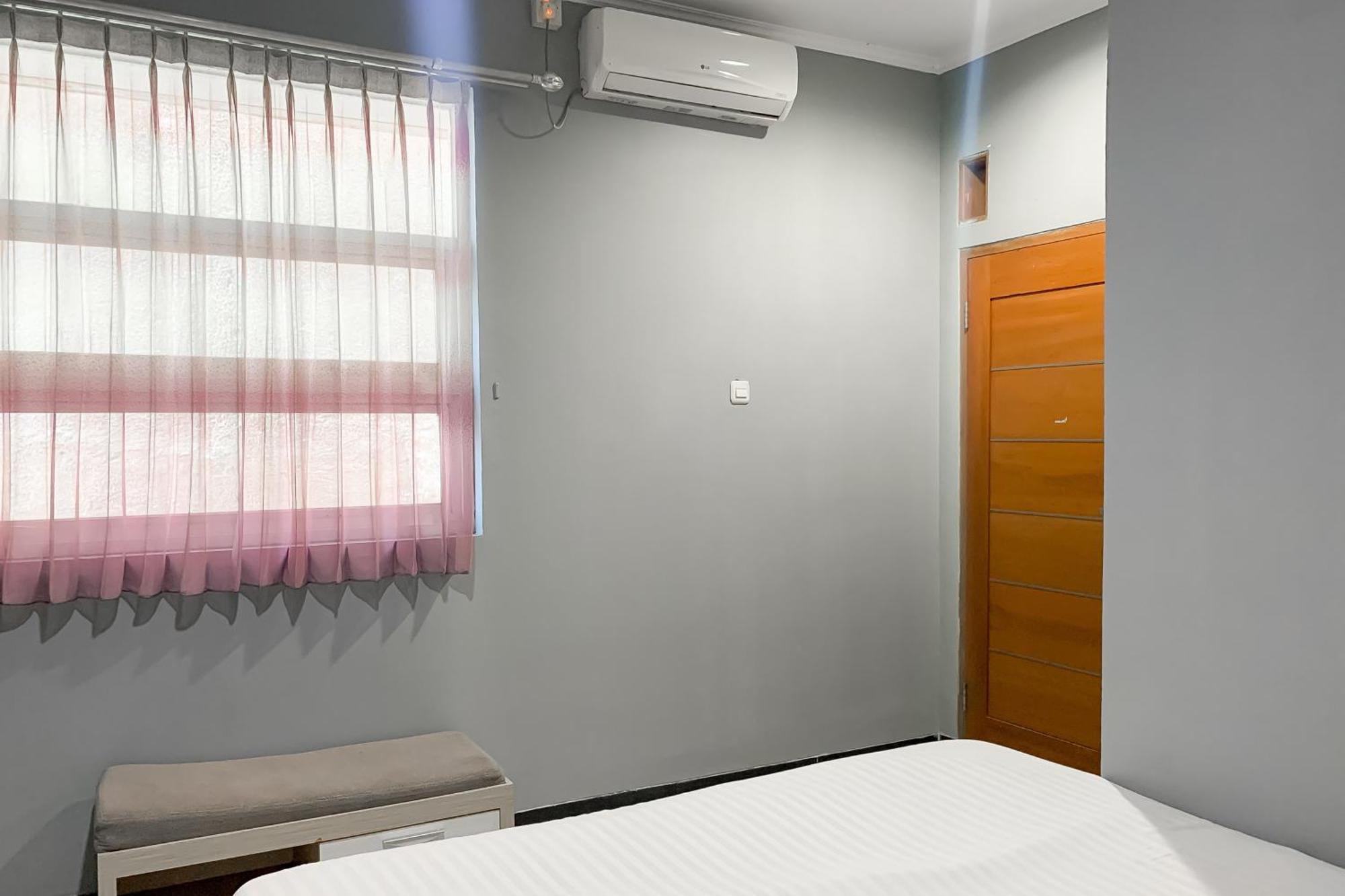 Karins Guesthouse Syariah Redpartner Bandung Exterior photo