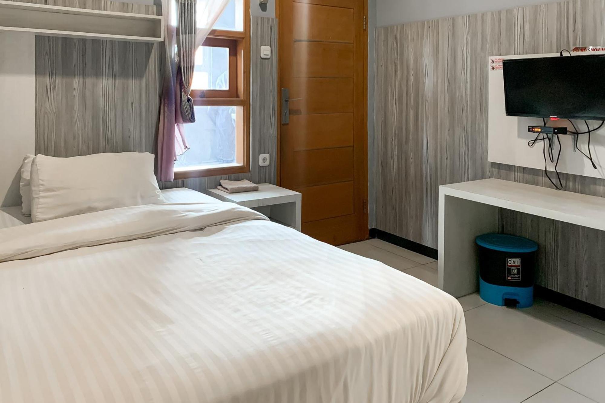 Karins Guesthouse Syariah Redpartner Bandung Exterior photo