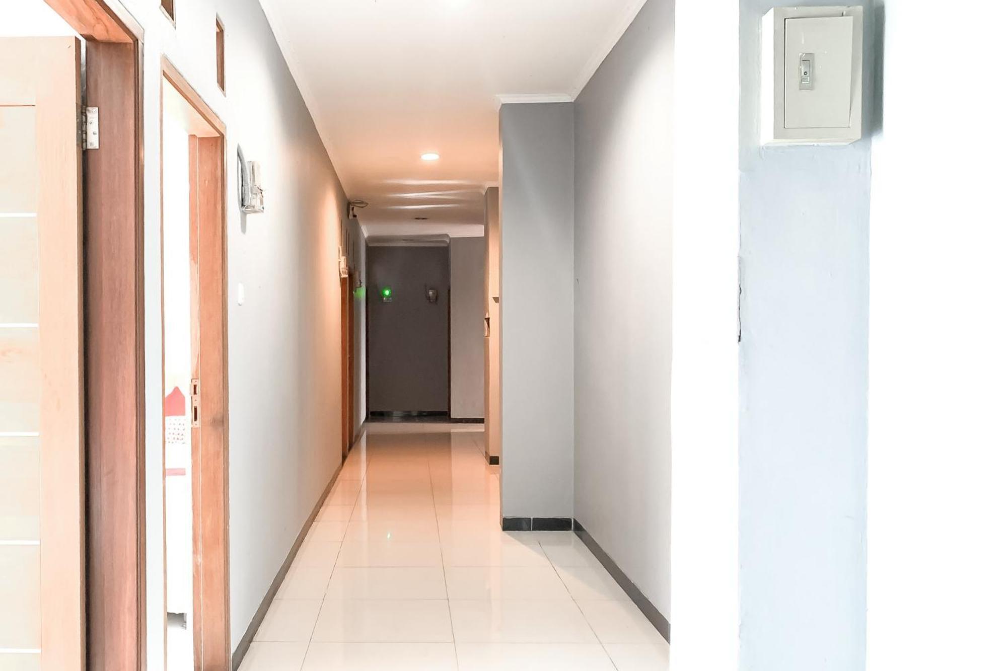Karins Guesthouse Syariah Redpartner Bandung Exterior photo