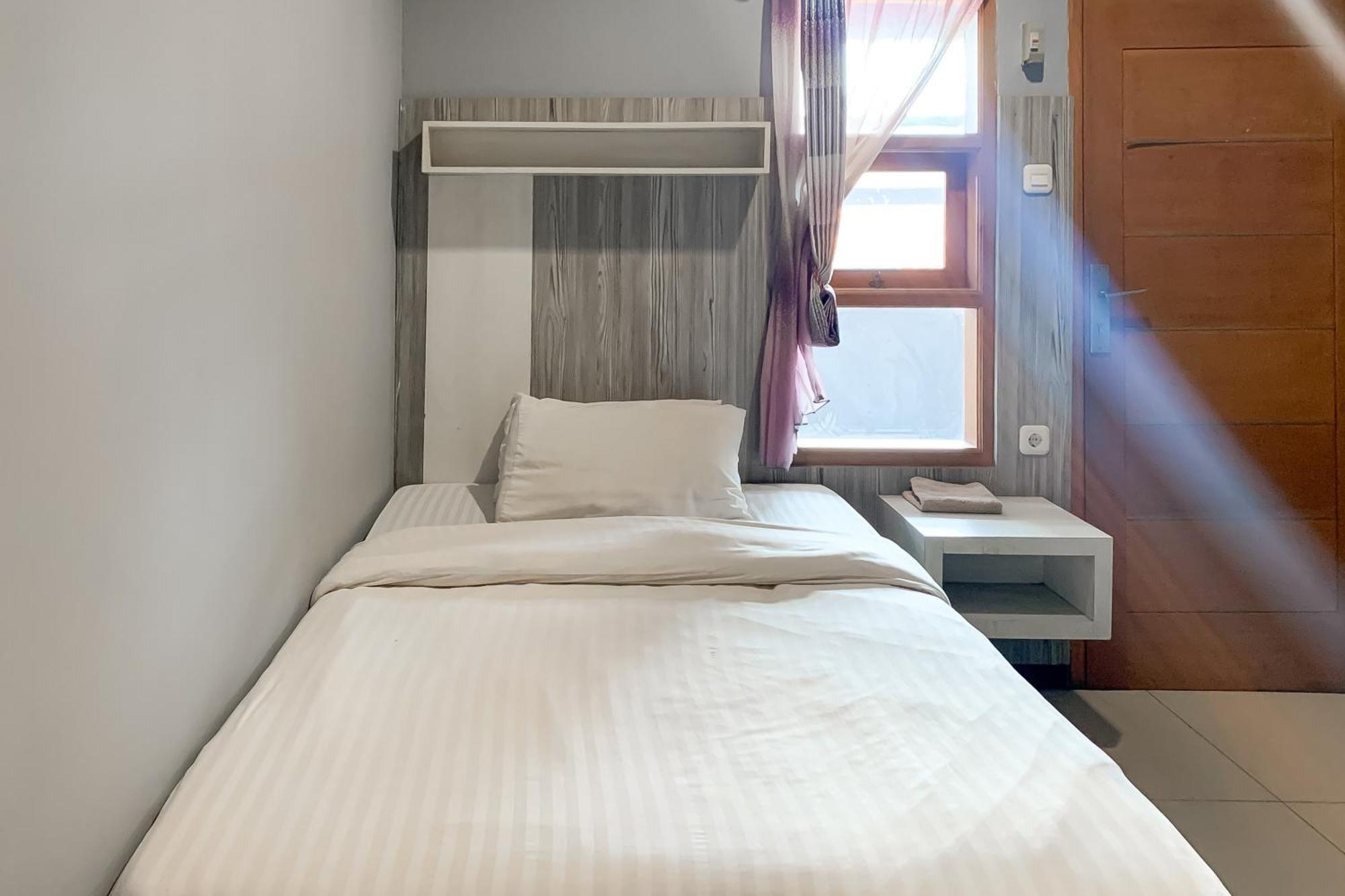 Karins Guesthouse Syariah Redpartner Bandung Exterior photo